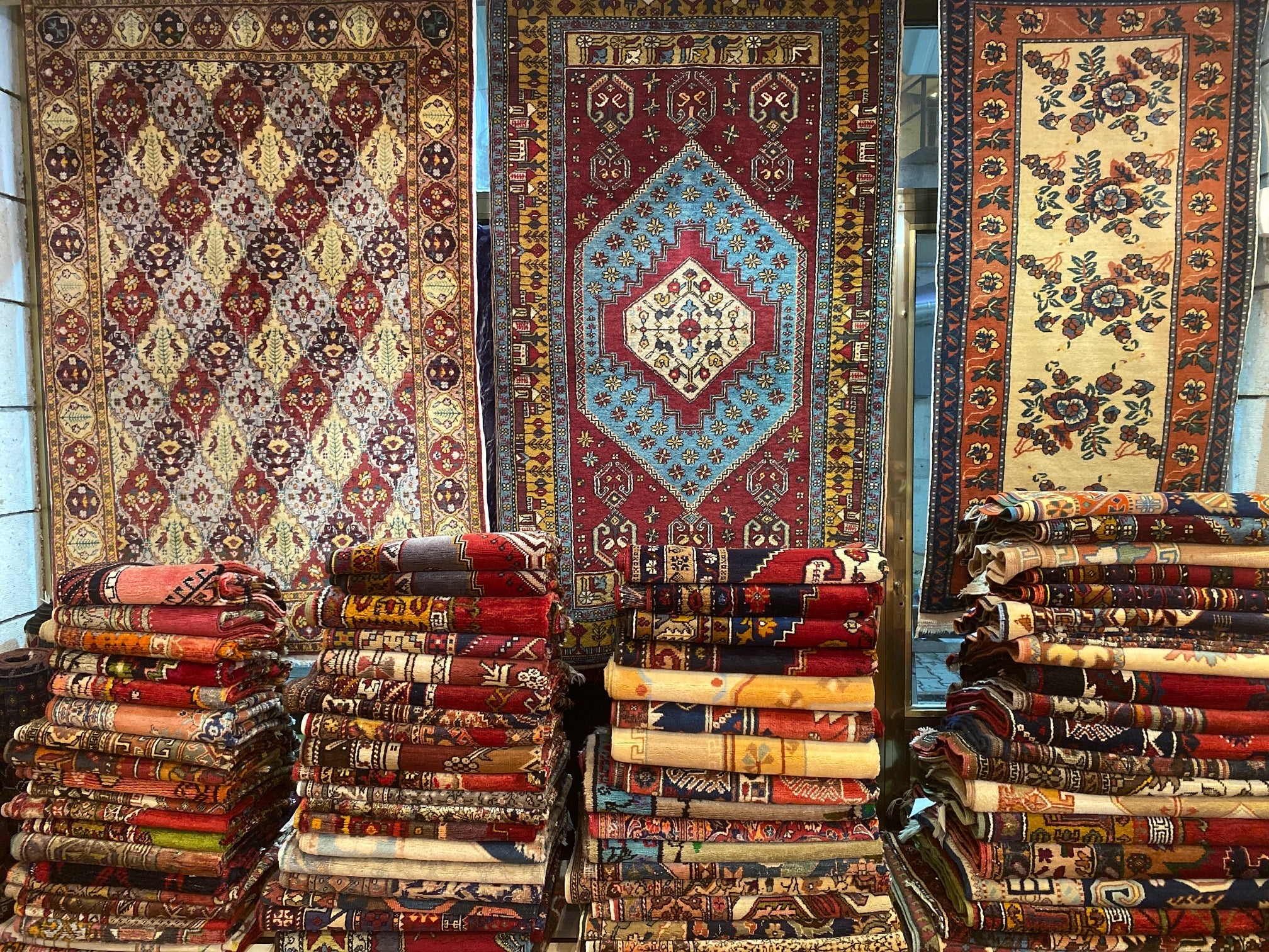 Why Every Home Needs a Vintage Rug: A Blend of Aesthetics and History